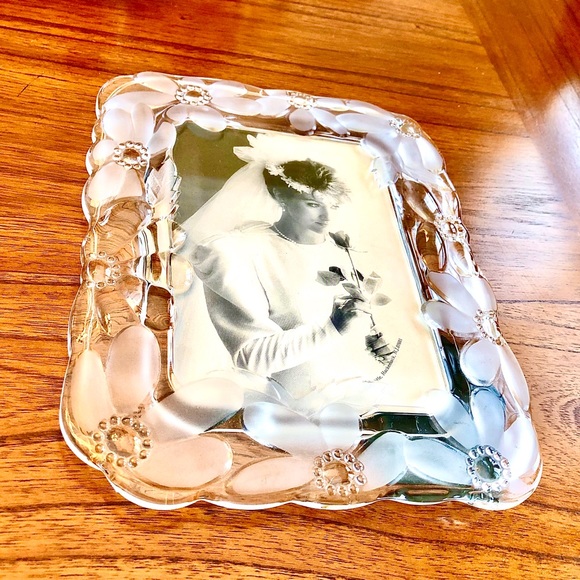 FIFTH AVENUE⚡Handcrafted Crystal Photo Frame